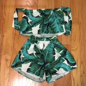 BRAND NEW PALM LEAF TWO PIECE SET!!!